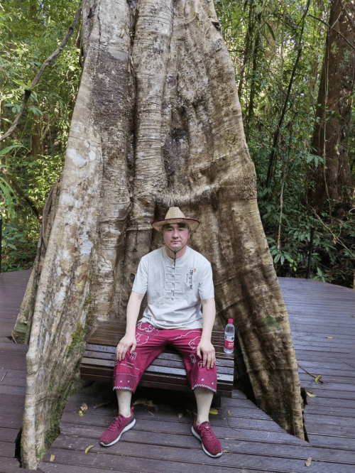 14,易龙辉易龙辉,湖南宁乡人,1979年应征入伍,在雲