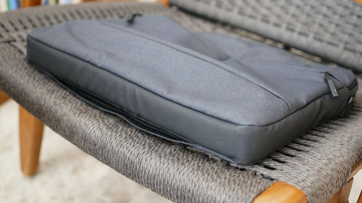 INCASECity手提电脑包:苹果官方合作,出行必备,全方位保护设备