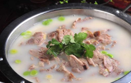 炖羊肉汤千万别用八角，只需放入一点“它”，汤汁香醇浓白无膻味(图3)