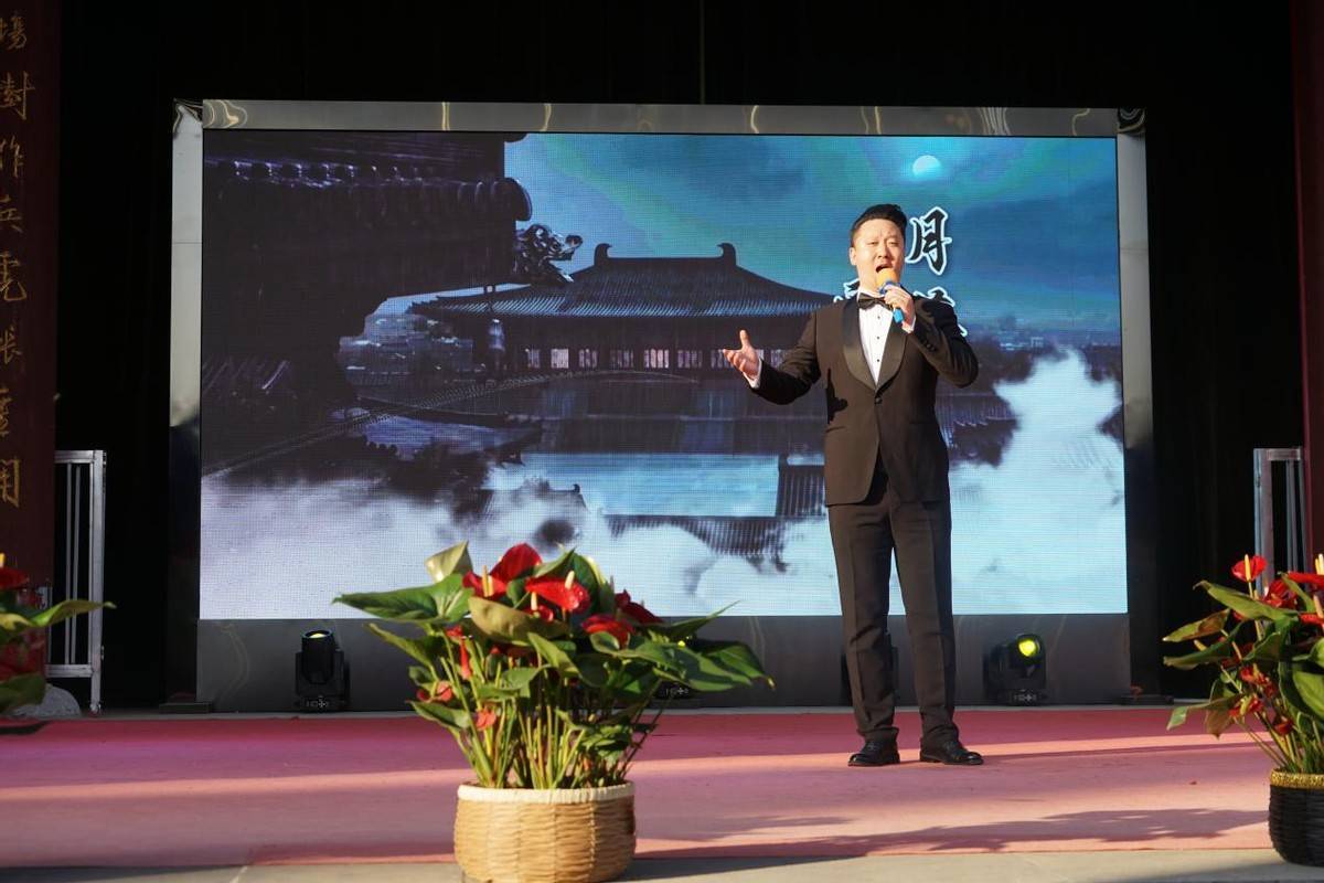 男声独唱《沁园春,龙泉山庄》作者:董发亮独唱:刘涛诗朗诵《龙泉时光