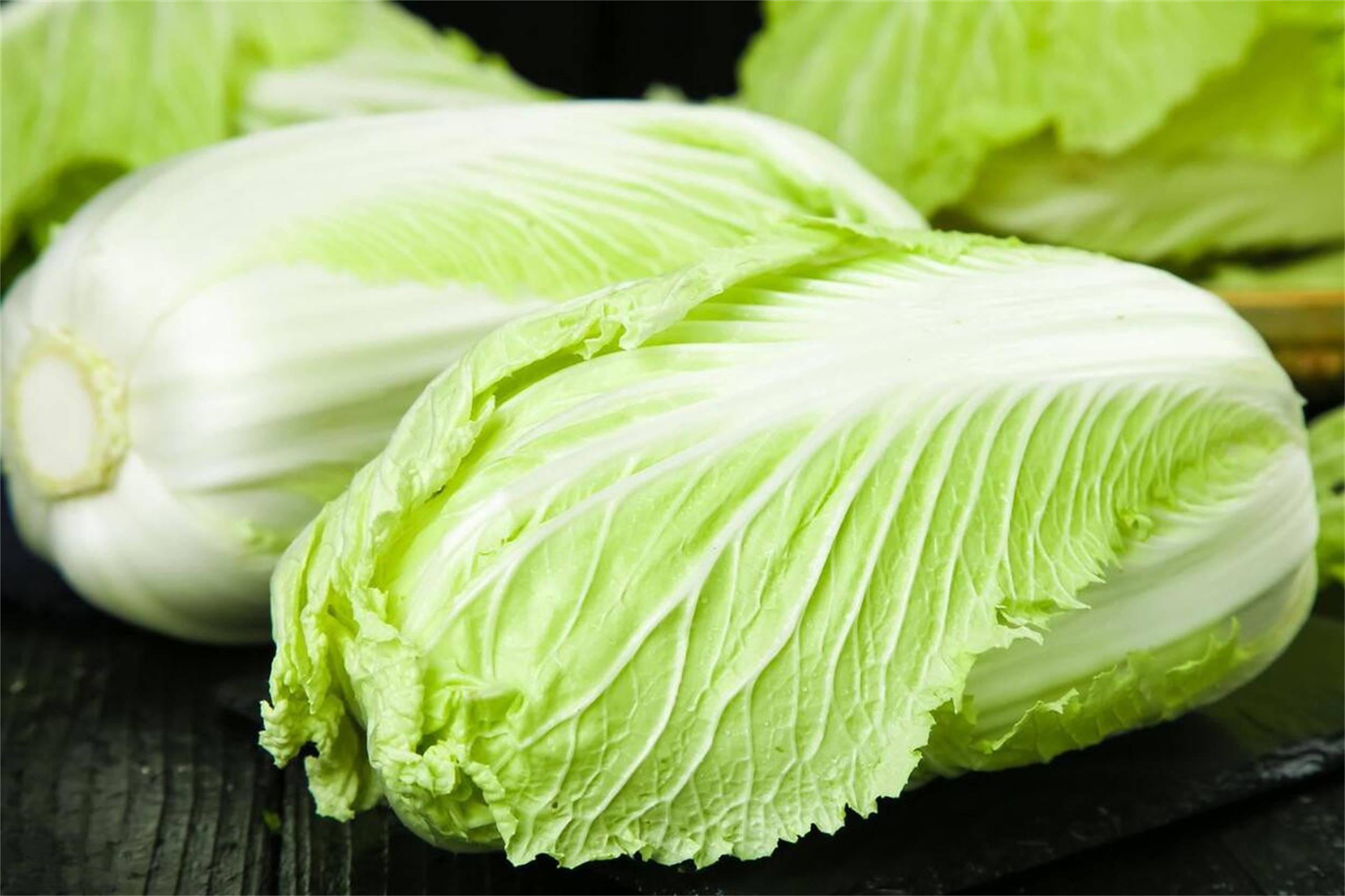 白菜和萝卜一样都是"霜打菜",经霜后原本白菜中的一些淀粉会转化为