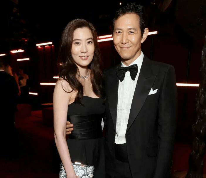 李元珠与姑姑李富真亲密同框,凸显家族内部和谐_活动_女儿_李政宰