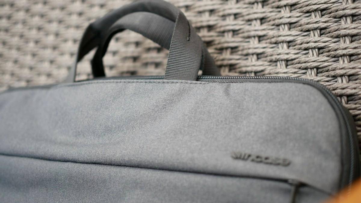 INCASECity手提电脑包:苹果官方合作,出行必备,全方位保护设备