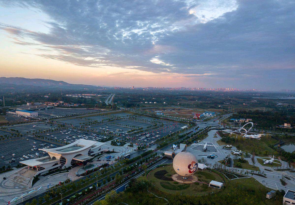 新昌万丰航空特色小镇别具风味_游客_文化_中国