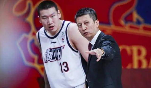 cba第一恶汉李炎哲,曾差点废了易建联,多次背人夹臂,惹众怒_比赛_特色