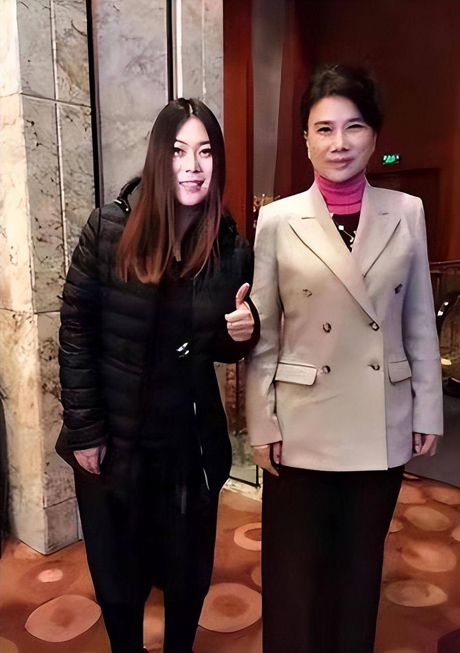 但任月丽却敢于拼搏进取,她一度经商创立的牙膏品牌,还火到了国外时代