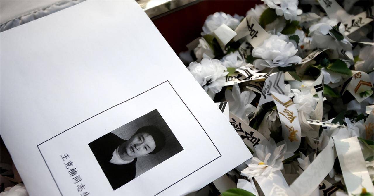 个人,其他两个人,一个受重伤,一个甚至没受什么伤,只有王克楠命丧当场