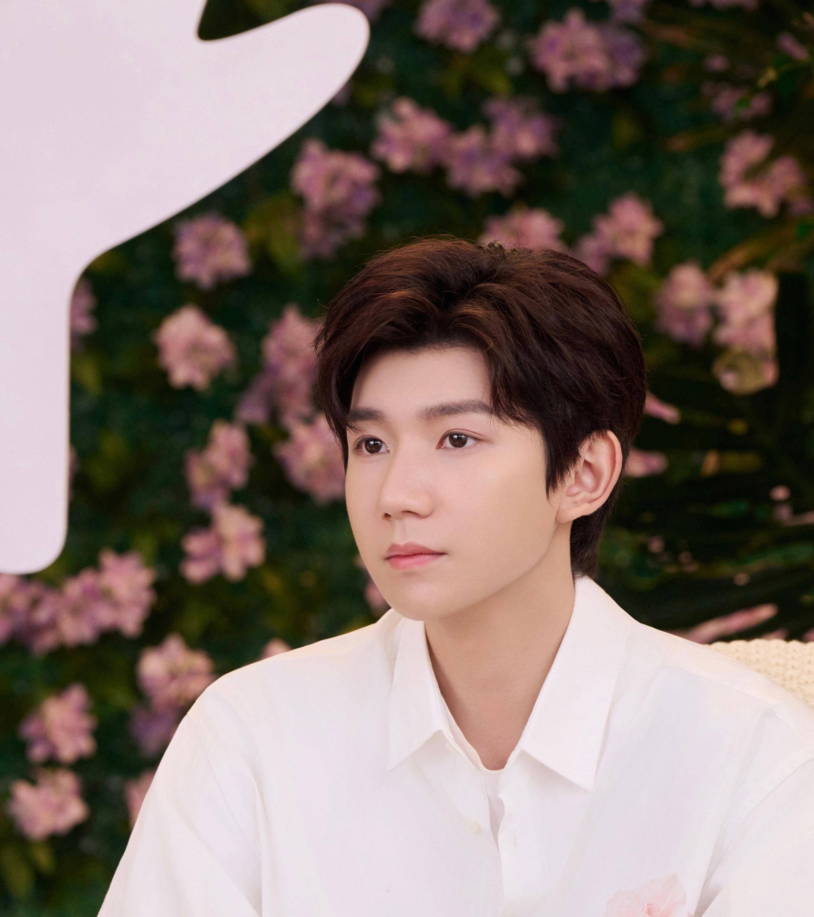 王源23岁生日,王俊凯易烊千玺深夜卡0点送祝福_音乐_发展_作品