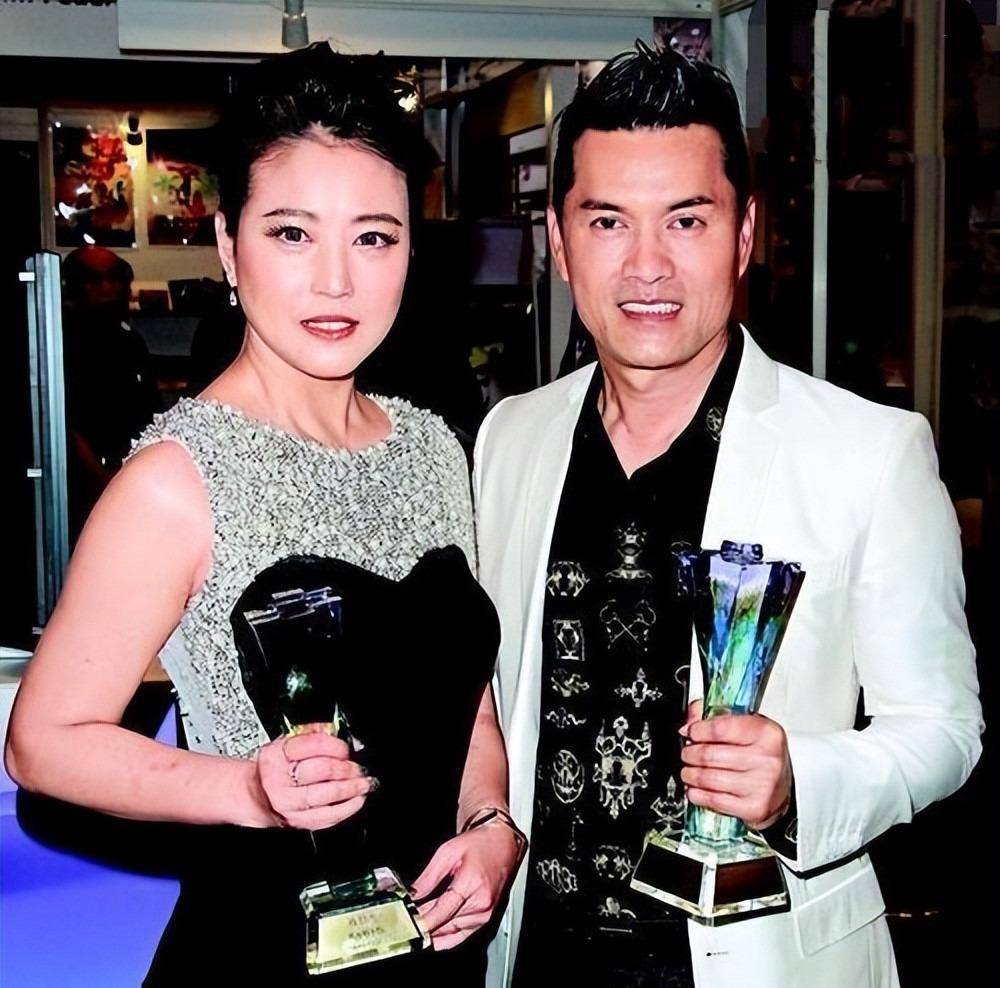 吕良伟:和周海媚,邝美云有过一段情,3婚娶女富商,56岁才当爸_父母