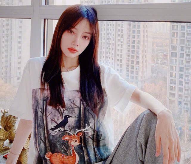 李小璐变网红专心卖衣服,却被吐槽辣眼睛,网友:地摊货都不如_风格