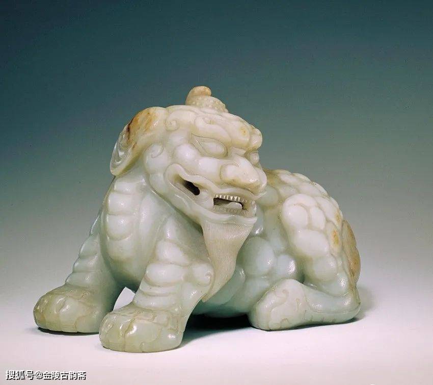 清 鸡骨白玉卧狮 成交价237500港元明 白玉辟邪 成交价137500港元宋至