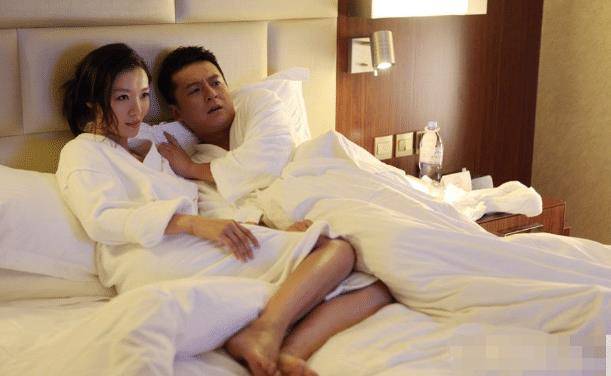 中的柳青,就是后来和张一山饰演的秋水谈恋爱的那位女医生,两个