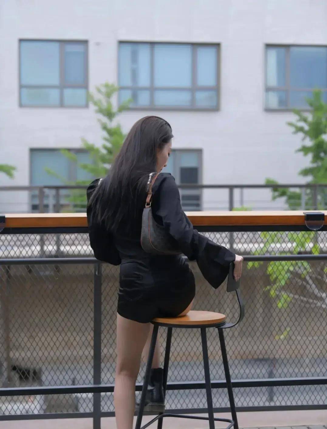 创意园区的休息区,植物,背景墙等地方都是本次拍摄的完美背景,让照片