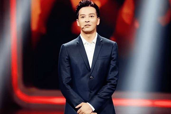 好友梁少英伸出援手,辞职并组建经纪公司,签下陈晓东