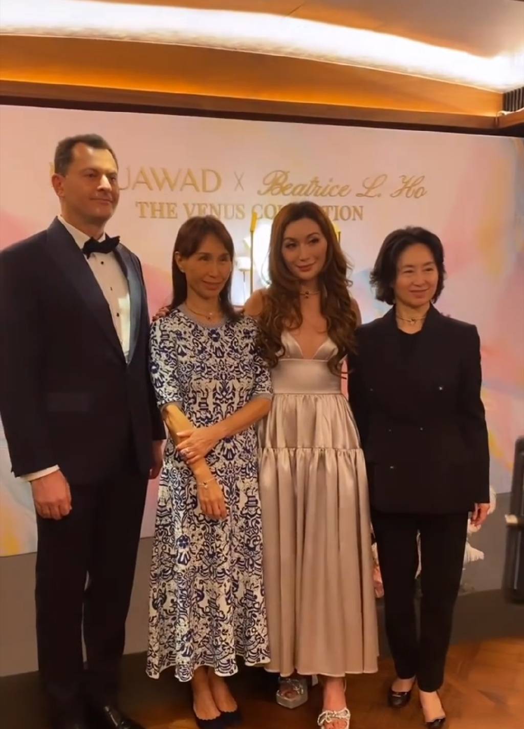 何超欣新造型曝光,鼻子和眼睛不输奚梦瑶,外甥女何锶珩稳居c位_何超凤