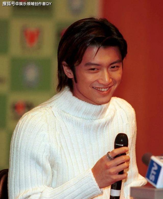 谢霆锋的42岁狂发飙事件确实让世界刮目相看.上了热搜!