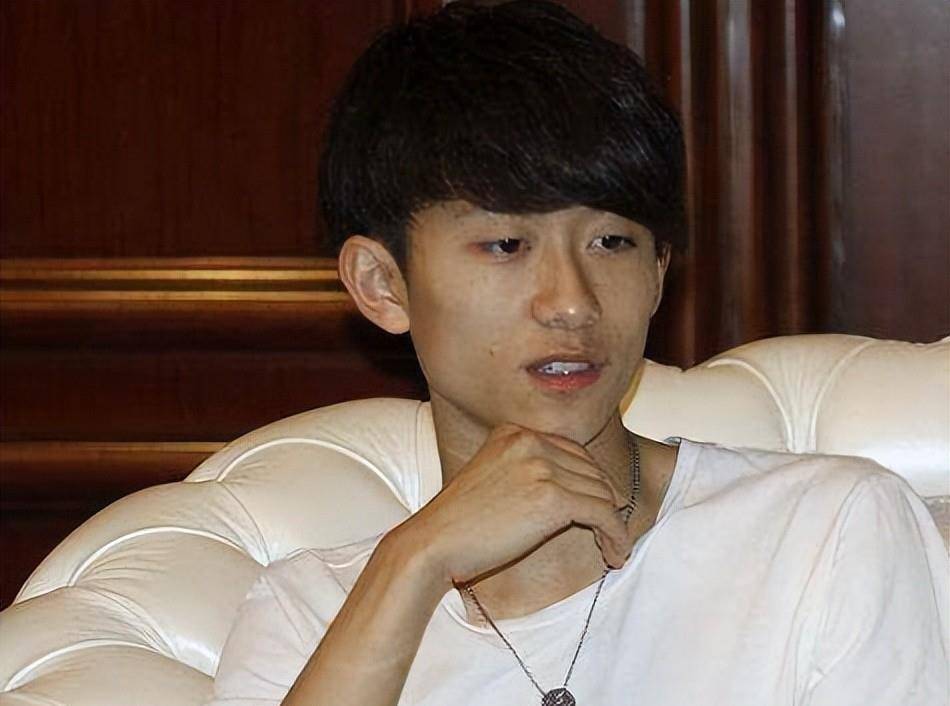 有一种"整容"叫张一山分手,前任宋妍霏一如往常,他却像变个人_张嘎_带