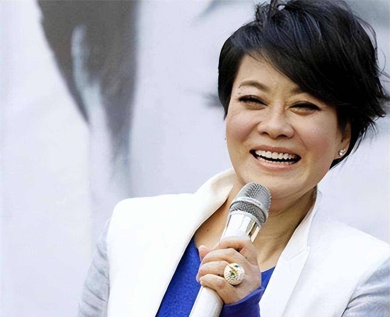 解直锟病逝后,260亿遗产由他人打理,遗孀毛阿敏的选择令人泪目_丈夫