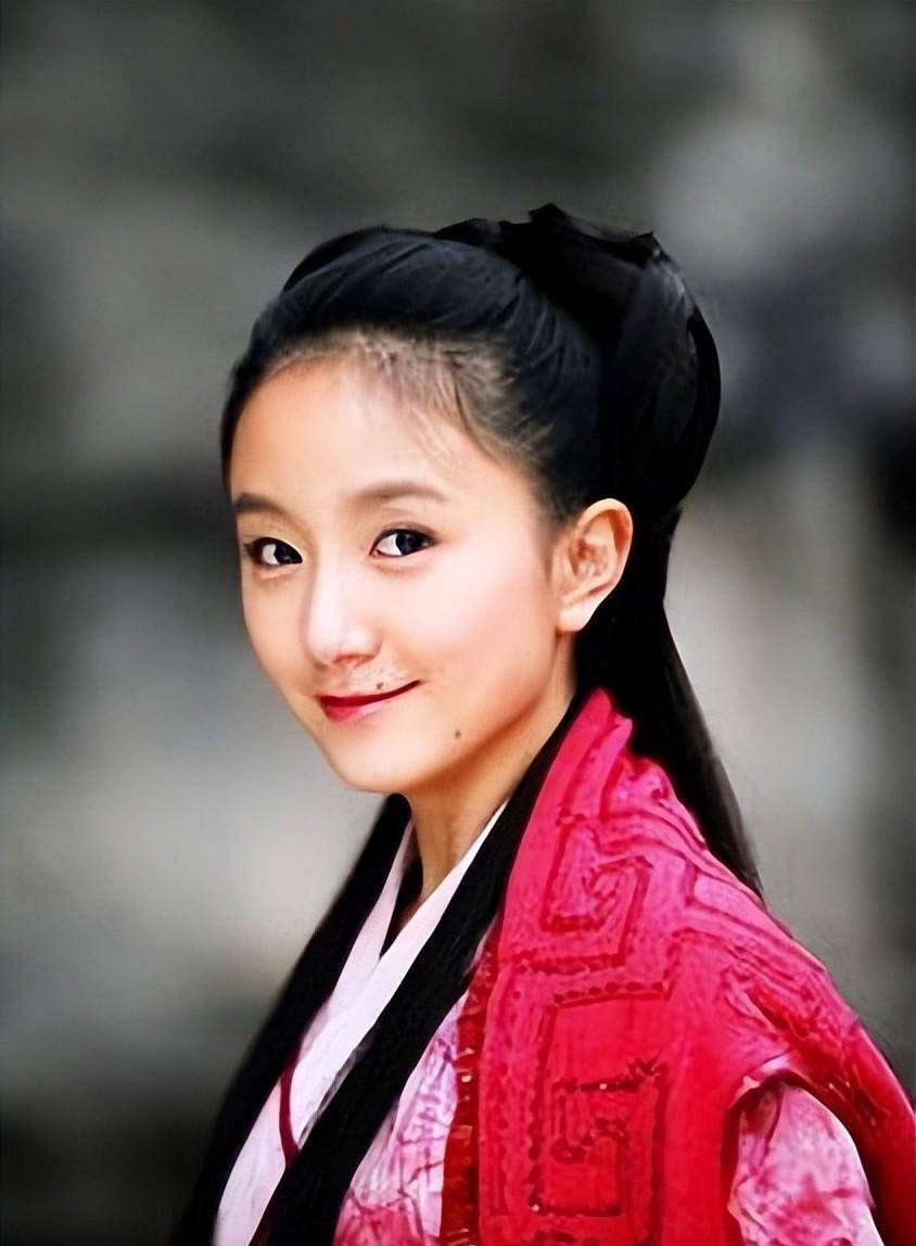 李茜要频繁地在两个角色之间切换,这让她疲惫不堪.