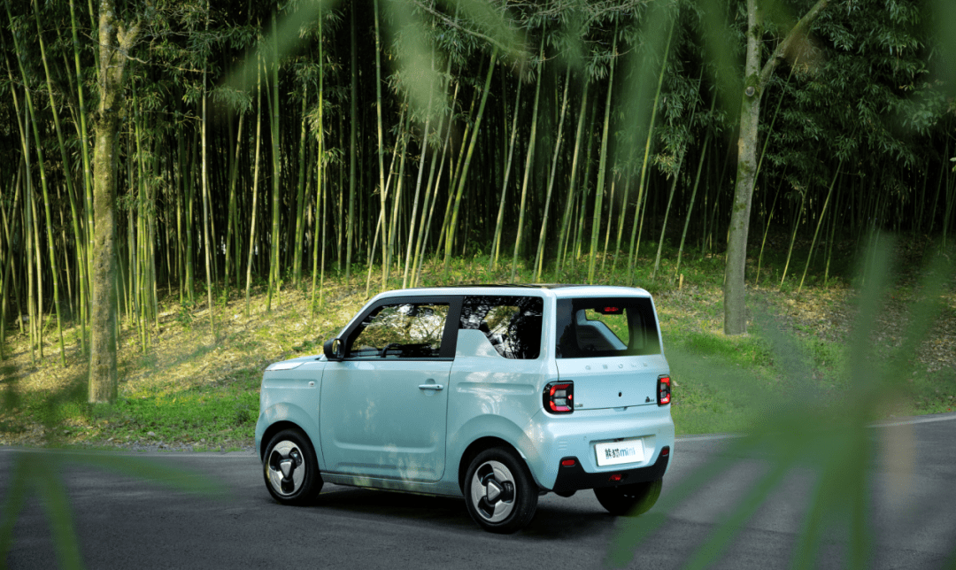 宏光miniev第三代马卡龙来袭,对比长安lumin和熊猫mini该选谁?