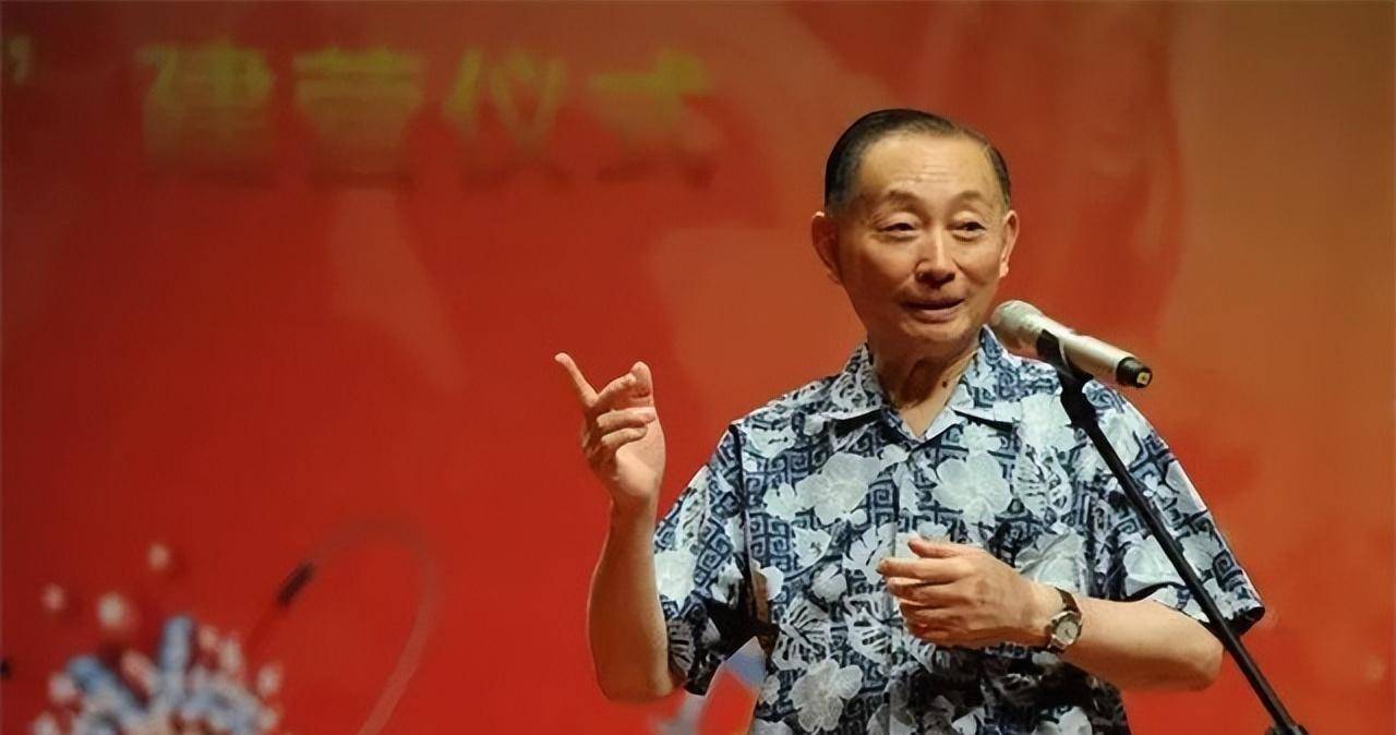 京剧大师梅葆玖评价李玉刚:打着梅兰芳旗号,却是博人一笑的小丑_表演
