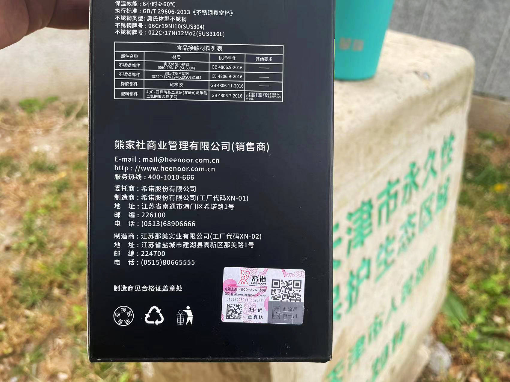 迈着六亲不认的步伐,抢走老爹的水杯。