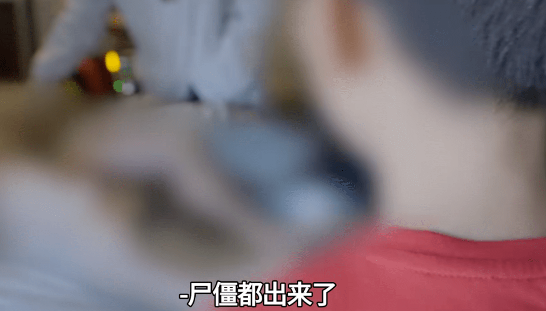 迅速拉起拉心电图,可再细看身体,医生都震惊了:"尸僵,尸斑都出来了