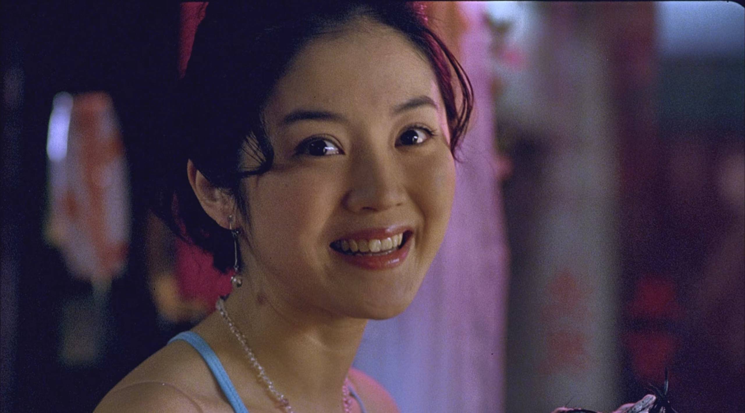 与叹息,妻儿老小离去只剩下午马饰演的老人孤独生活;东北来的发廊小妹