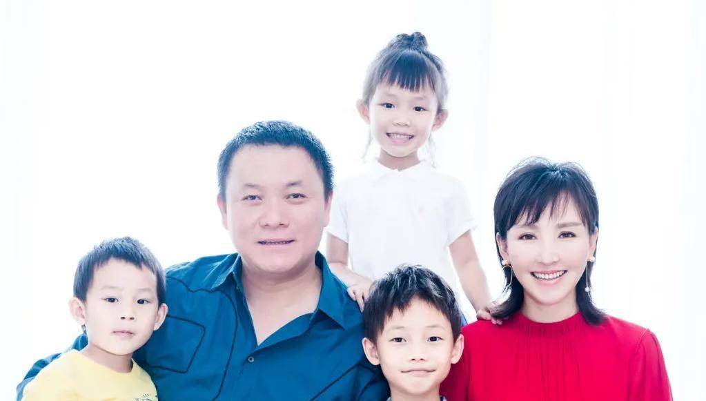 岳丽娜患病,不舍男子独自一人连生3胎,郭靖宇把女子当御用女主_艺术