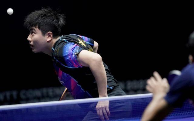 赢得比赛后,梁静坤闯入男单八强,下一轮大胖子将遇到彭与陈元宇之间的