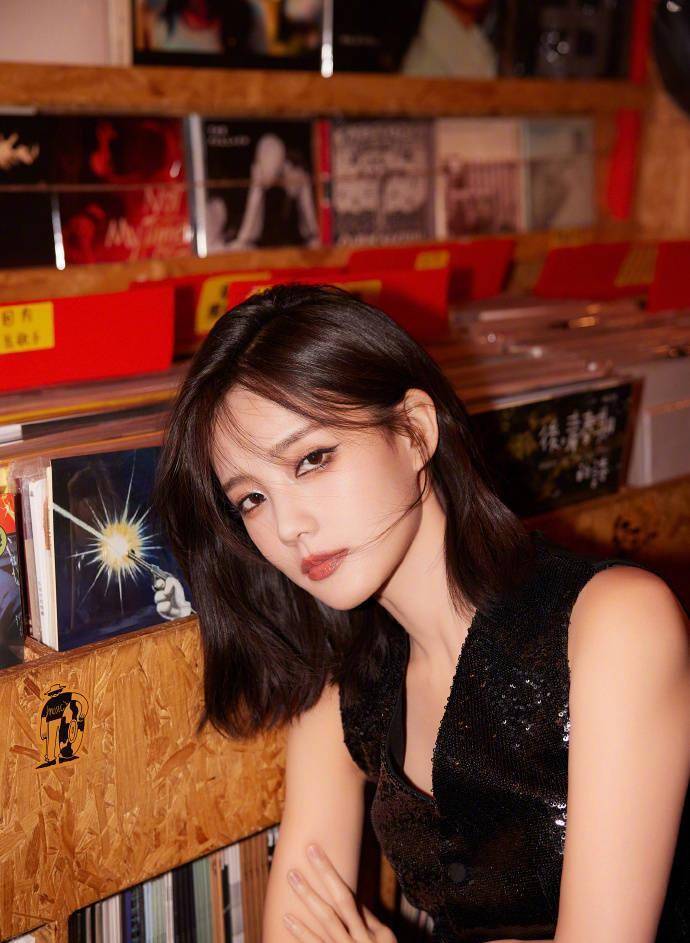 李一桐逛店时吹泡泡,甜蜜可爱如初恋情人!_黑猫警长_眼睛_镜头