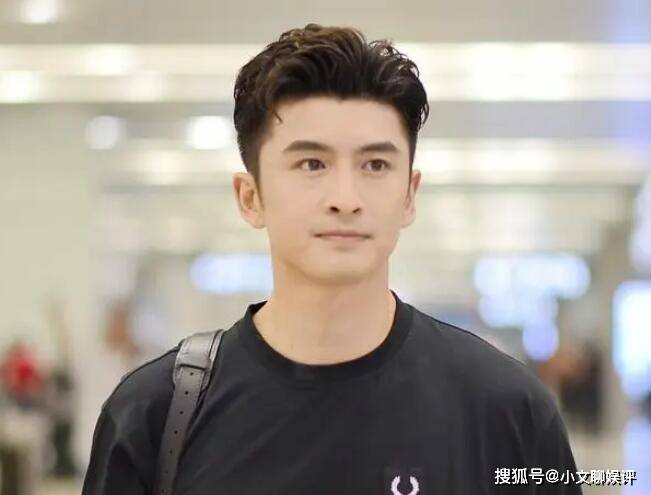 钟楚曦和张云龙都在适婚年纪,一个1993年出生,另一个1988年出生,粉丝