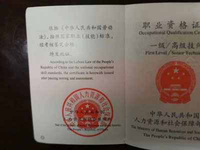 目前已经拥有5名专职专业训犬师