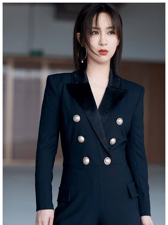 杨紫未修生图流出,当镜头怼脸那刻,美不美不言而喻了_形象_黑色_设计