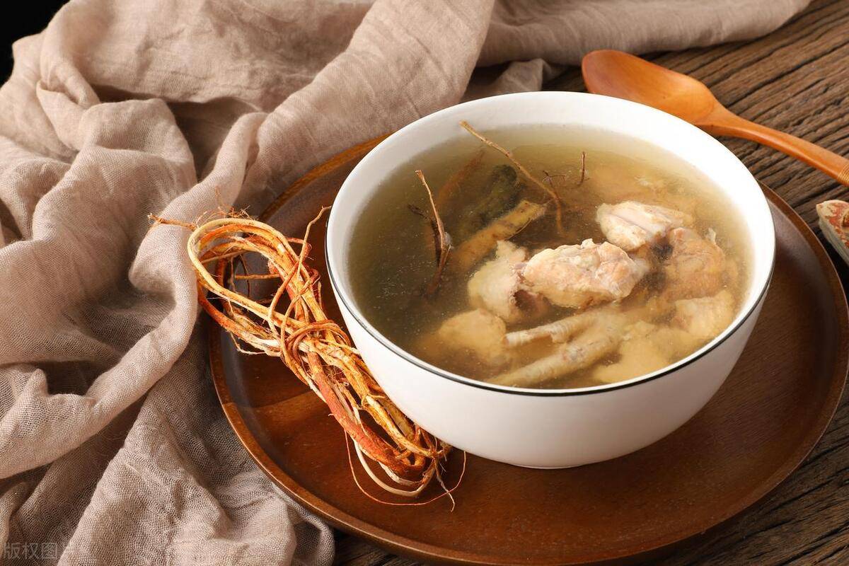 五指毛桃土茯苓祛湿汤——家常祛湿良方,健康又实用!