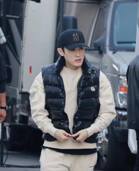 德云社花魁关九海健身房锻炼,被小姐姐嘲笑,粉丝留言很是暖心_张霄白