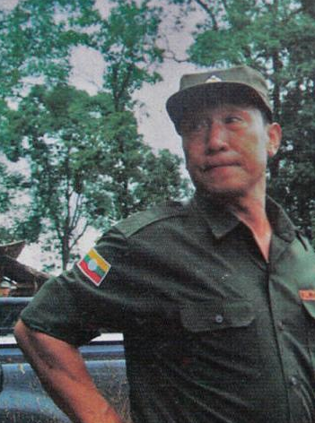 坤沙只是他的泰国名字,这个人的原名叫做张奇夫,缅甸名字叫做关约,其