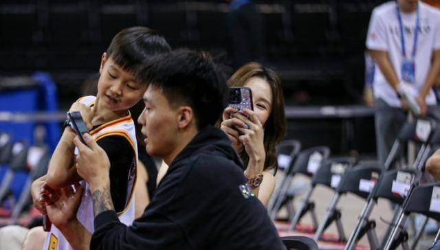 朱芳雨后悔交易拍大腿,赵睿出走徐杰哑火,睢冉使诡计周琦要逃跑_广东