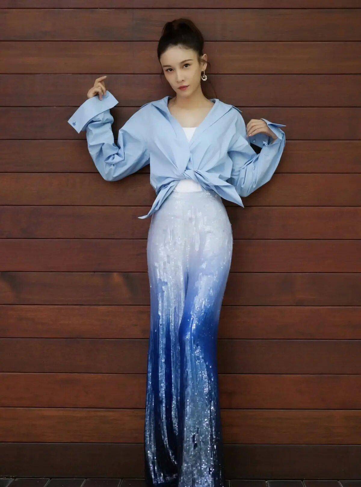 张蓝心真有儒家身材,大胆穿绿裙,腰臀比太完美_连衣裙_绿色_气质