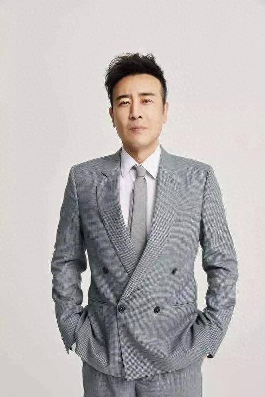 于和伟:排行老九父亲早逝,娶初恋不离不弃,愧对母亲和大姐_林静