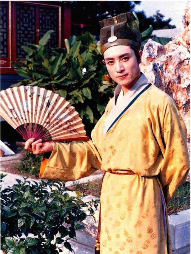 "狠舅"是王仁,由其名谐音"忘仁"以及其为王熙凤唯一弟弟便知,高鹗未有