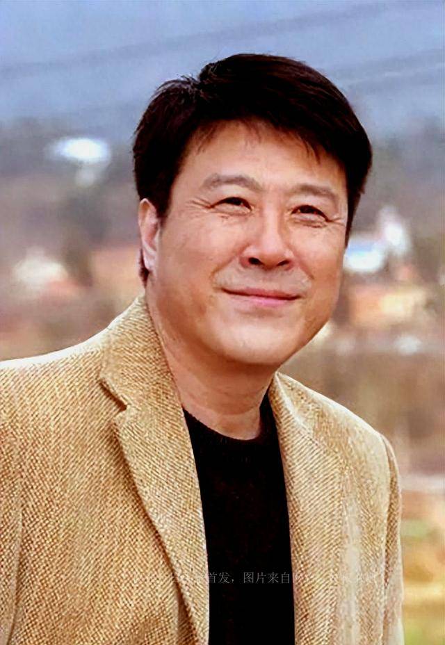 著名演员吕凉:父亲母亲先后早逝,北方汉子当上海女婿幸福吗?