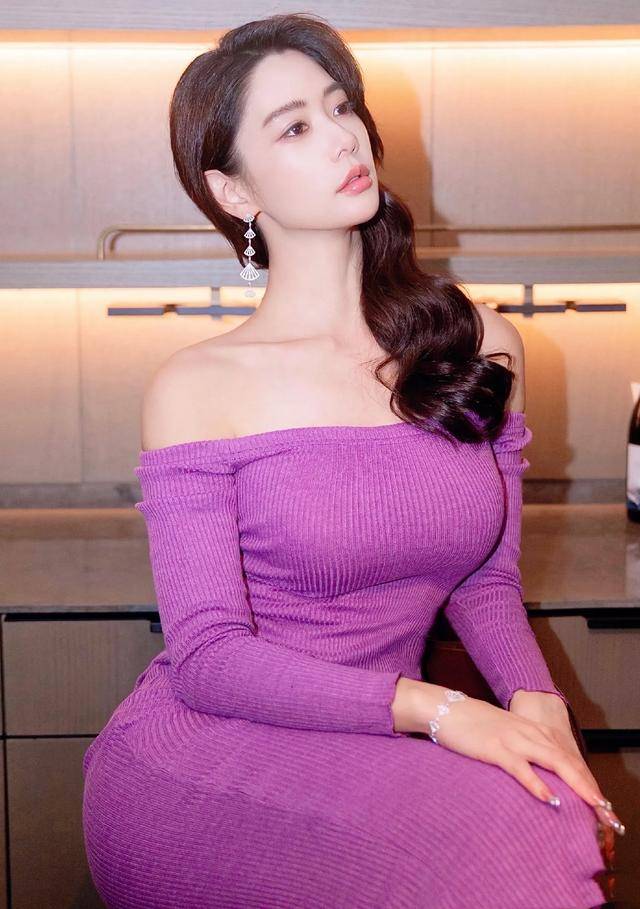 "国民女神"—克拉拉:性感与才华并存的"亚洲第一美女"_中国_身材_魅力