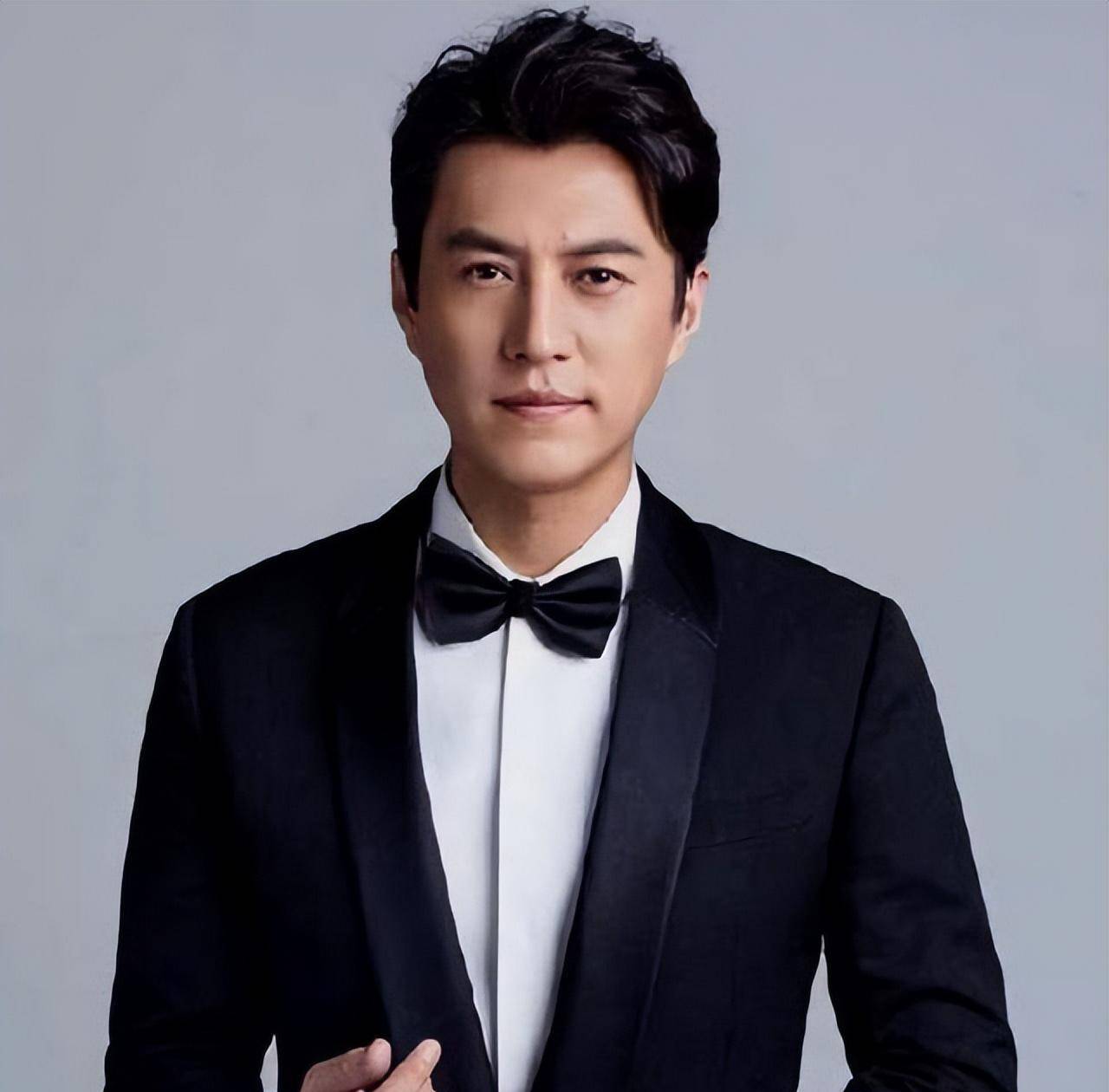 北京时间11月11号下午,中国著名演员靳东最新消息!_挑战_社会_角色