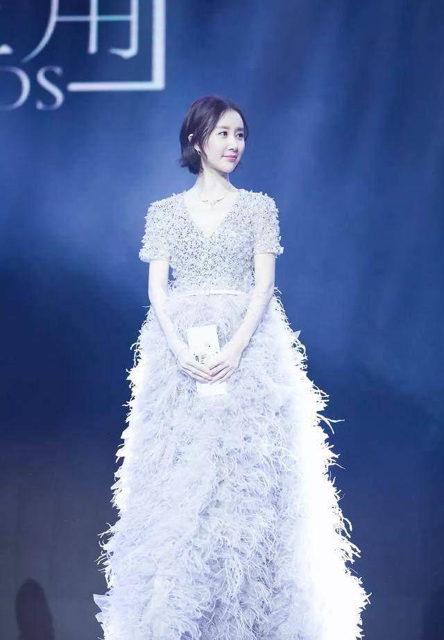 刘诗诗剪同款短发,30岁左右的她们,网友:李溪芮的更美_造型_发型_锁骨