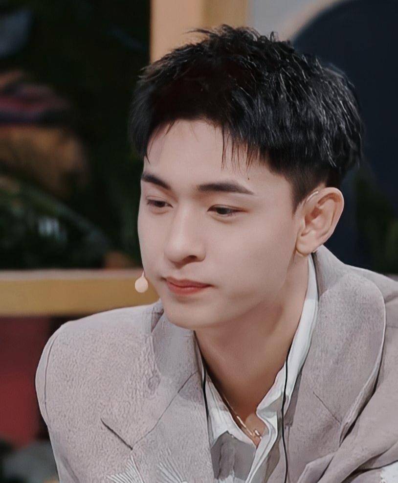秦霄贤恋综自曝:曾与女生交往5年,心累到难以开始下一段恋情_习惯