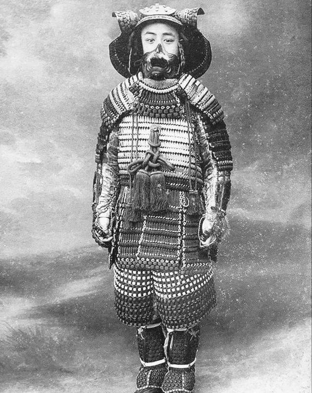 乾隆五官精致,图5和珅真实长相_画像_盔甲_琉球