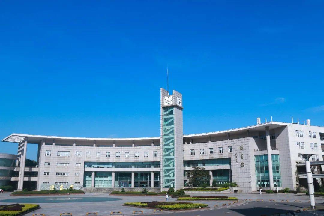湖北经济学院行政楼图片