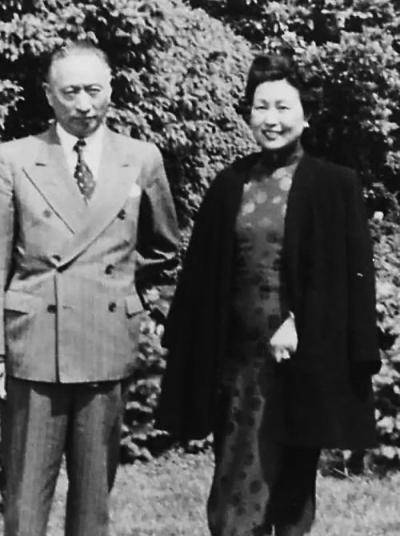 顾维钧最后一位妻子是严幼韵,她出身上海富商家庭的大家闺秀,年轻时