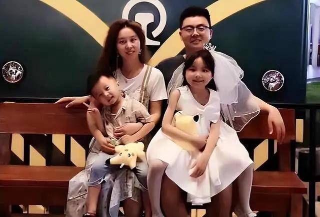 田静带儿女奇奇悦悦看望生病外婆,评论区问何时看许妈_直播_生活_时候